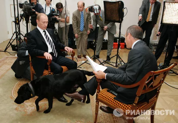 Vladímir Putin y sus mascotas Vladímir Putin y sus mascotas - Sputnik Mundo
