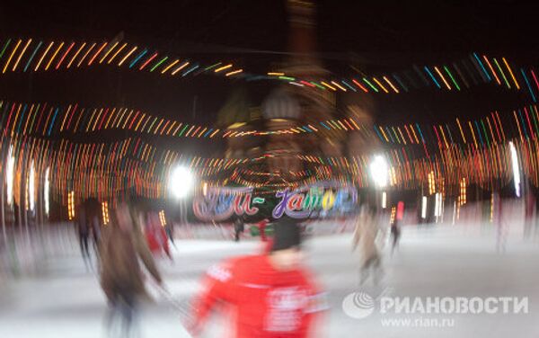 El invierno moscovita: inauguran pista de patinaje de la Plaza Roja - Sputnik Mundo