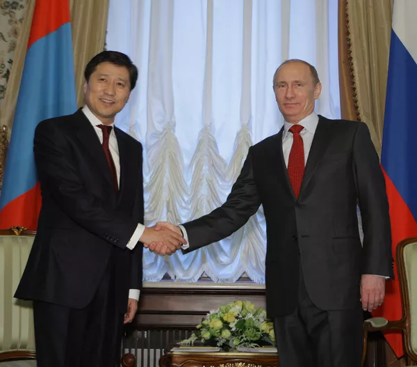 Sukhbaatar Batbold y Vladímir Putin Sukhbaatar Batbold y Vladímir Putin - Sputnik Mundo