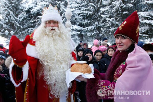 Reunión del Papá Noel ruso con su colega tártaro - Sputnik Mundo