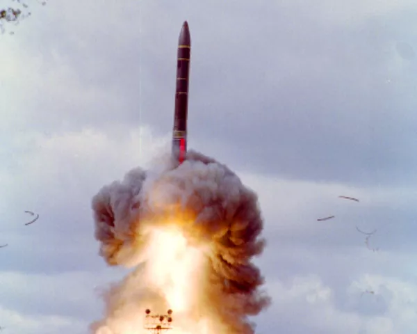 Ingenieros rusos construyeron sistema de misiles “Yars” - Sputnik Mundo