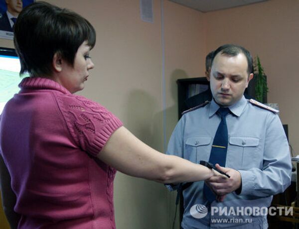 Brazaletes electrónicos para detenidos y procesados - Sputnik Mundo