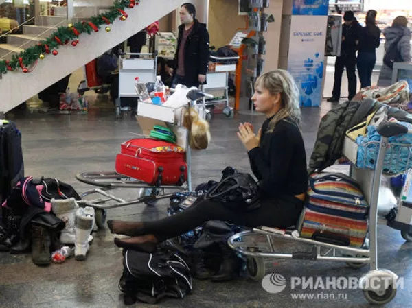 Pasajeros atrapados en el aeropuerto internacional Sheremétievo de Moscú Pasajeros atrapados en el aeropuerto internacional Sheremétievo de Moscú - Sputnik Mundo