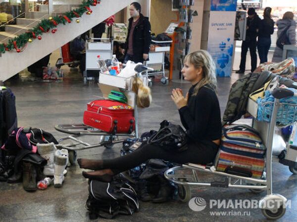 Pasajeros atrapados en el aeropuerto internacional Sheremétievo de Moscú  - Sputnik Mundo