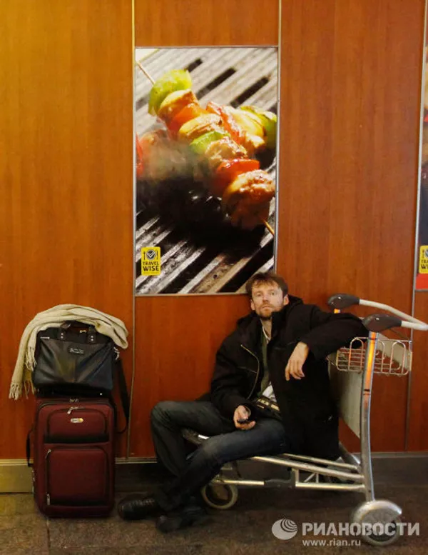 Pasajeros atrapados en el aeropuerto internacional Sheremétievo de Moscú Pasajeros atrapados en el aeropuerto internacional Sheremétievo de Moscú - Sputnik Mundo