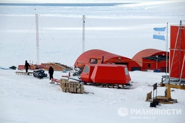 El buque ruso Vasili Golovnín zarpa rumbo a la Antártida   - Sputnik Mundo