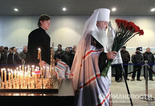 Moscovitas asisten a oficios religiosos en memoria a víctimas del atentado en Domodédovo Moscovitas asisten a oficios religiosos en memoria a víctimas del atentado en Domodédovo - Sputnik Mundo