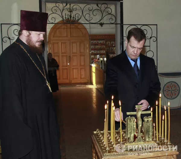 Moscovitas asisten a oficios religiosos en memoria a víctimas del atentado en Domodédovo Moscovitas asisten a oficios religiosos en memoria a víctimas del atentado en Domodédovo - Sputnik Mundo
