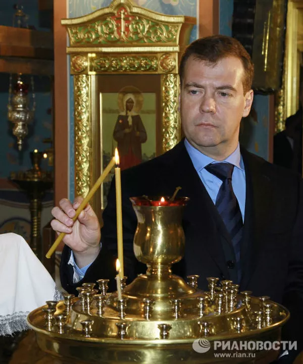 Moscovitas asisten a oficios religiosos en memoria a víctimas del atentado en Domodédovo Moscovitas asisten a oficios religiosos en memoria a víctimas del atentado en Domodédovo - Sputnik Mundo