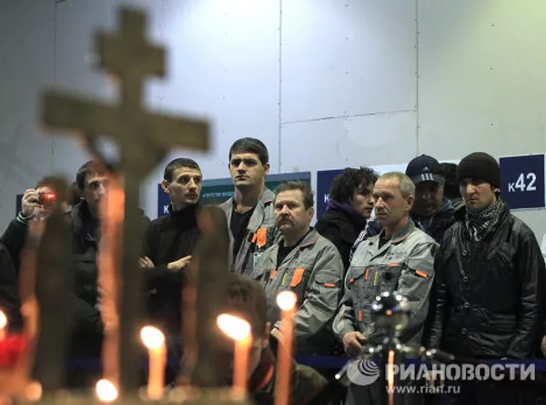Moscovitas asisten a oficios religiosos en memoria a víctimas del atentado en Domodédovo Moscovitas asisten a oficios religiosos en memoria a víctimas del atentado en Domodédovo - Sputnik Mundo