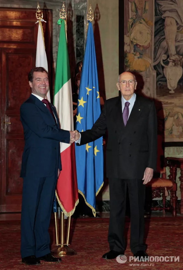 Dmitri y Svetlana Medvédev se reúnen con la pareja presidencial de Italia Dmitri y Svetlana Medvédev se reúnen con la pareja presidencial de Italia - Sputnik Mundo