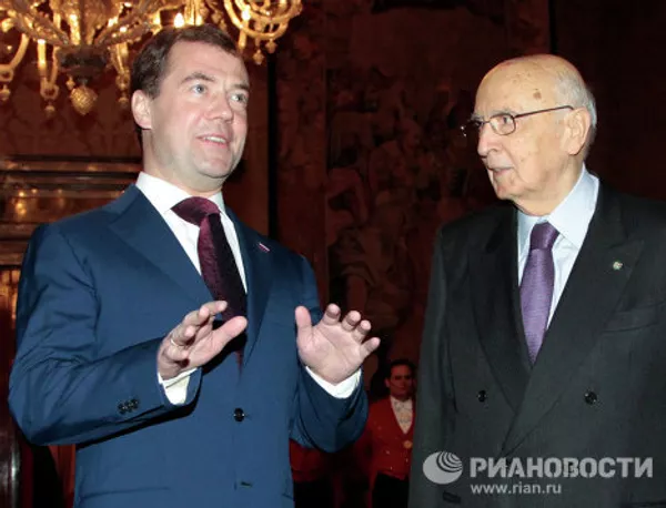 Dmitri y Svetlana Medvédev se reúnen con la pareja presidencial de Italia Dmitri y Svetlana Medvédev se reúnen con la pareja presidencial de Italia - Sputnik Mundo