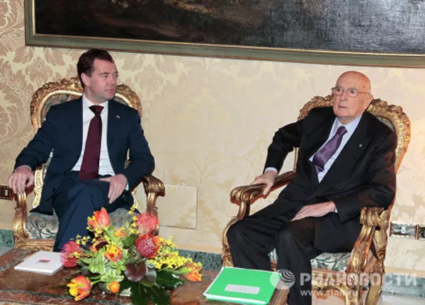 Dmitri y Svetlana Medvédev se reúnen con la pareja presidencial de Italia Dmitri y Svetlana Medvédev se reúnen con la pareja presidencial de Italia - Sputnik Mundo