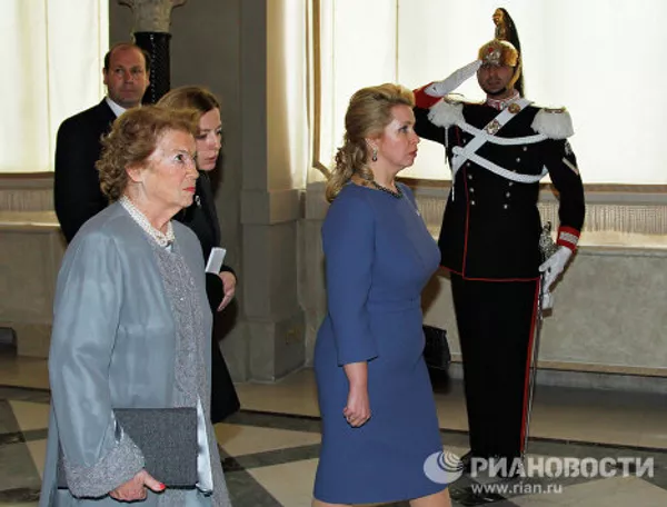 Dmitri y Svetlana Medvédev se reúnen con la pareja presidencial de Italia Dmitri y Svetlana Medvédev se reúnen con la pareja presidencial de Italia - Sputnik Mundo