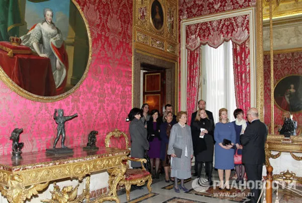 Dmitri y Svetlana Medvédev se reúnen con la pareja presidencial de Italia Dmitri y Svetlana Medvédev se reúnen con la pareja presidencial de Italia - Sputnik Mundo