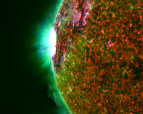 Se inicia tormenta magnética tras mayor llamarada solar de últimos cinco años - Sputnik Mundo