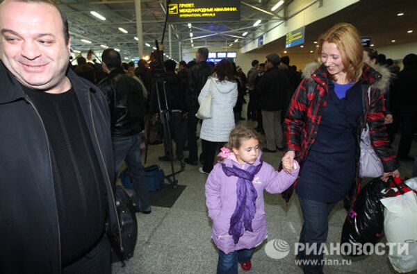 Ciudadanos de Rusia evacuados de Libia arriban a Moscú   - Sputnik Mundo
