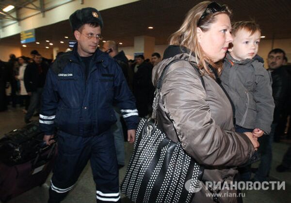 Ciudadanos de Rusia evacuados de Libia arriban a Moscú   - Sputnik Mundo