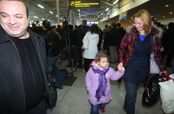 Evacuación de los rusos en aviones desde Libia - Sputnik Mundo