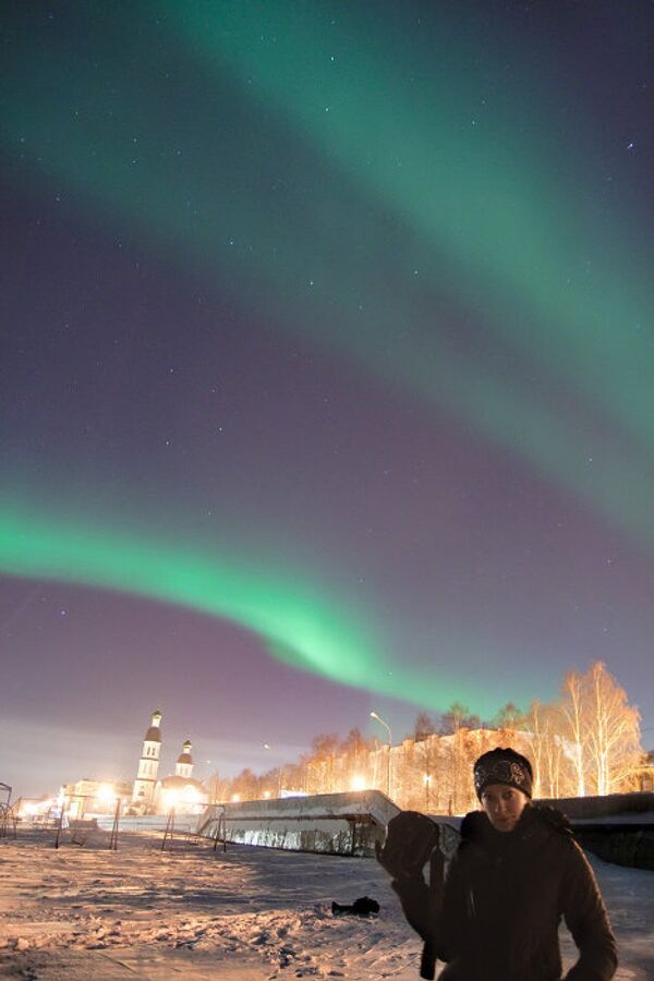 Los tintes mágicos de la aurora boreal en el cielo de Arjánguelsk - Sputnik Mundo