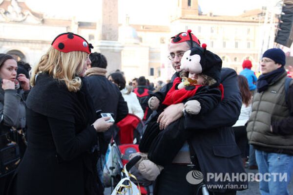 Vestidos medievales y superhéroes modernos en el carnaval de Roma - Sputnik Mundo