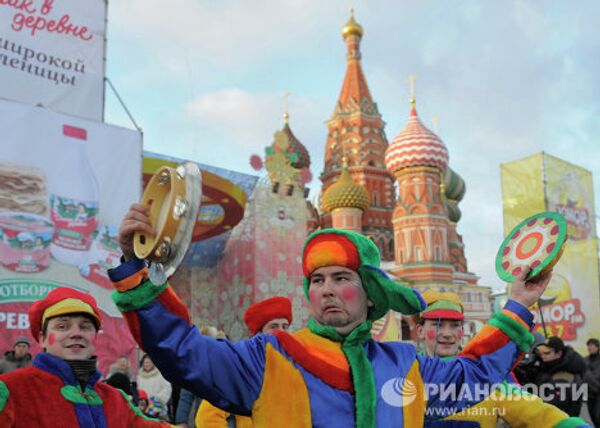 Moscú celebra la fiesta rusa de despedida del invierno, Máslenitsa  - Sputnik Mundo