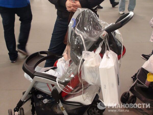 El primero y otros propietarios del iPad 2   - Sputnik Mundo