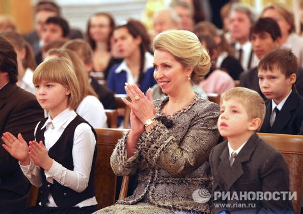 Días de trabajo y de fiesta de Svetlana Medvedeva  - Sputnik Mundo