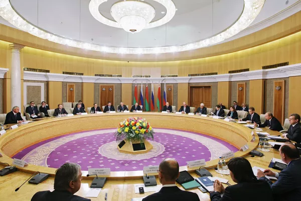 Minsk y Moscú firman convenio sobre construcción de una central nuclear en Bielorrusia Minsk y Moscú firman convenio sobre construcción de una central nuclear en Bielorrusia - Sputnik Mundo