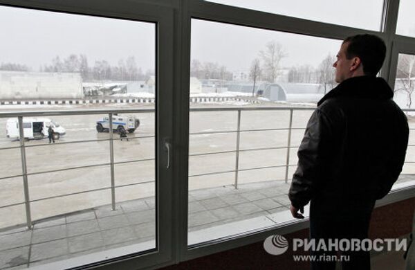 El presidente de Rusia inspecciona la base de la policía antidisturbios Zubr  - Sputnik Mundo