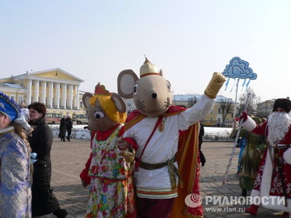 Procesión de personajes mágicos en la ciudad rusa de Kostromá - Sputnik Mundo