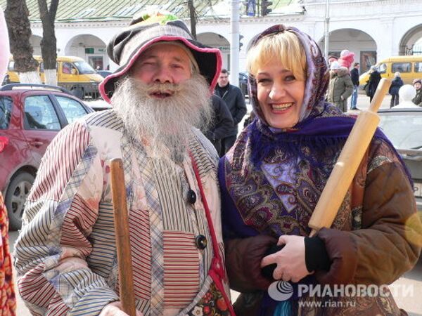 Procesión de personajes mágicos en la ciudad rusa de Kostromá - Sputnik Mundo