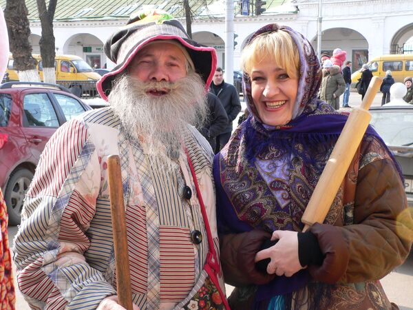 Procesión de personajes mágicos en la ciudad rusa de Kostromá - Sputnik Mundo