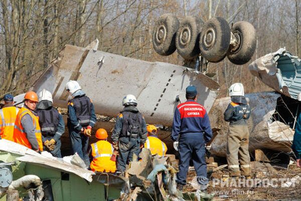 Un año después del accidente del avión polaco Tu-154 cerca de Smolensk - Sputnik Mundo