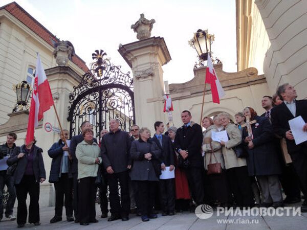 Manifestaciones en Varsovia con motivo del primer aniversario de la muerte de Lech Kaczynski - Sputnik Mundo