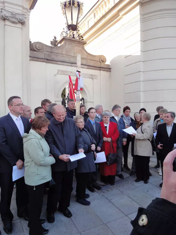 Manifestaciones en Varsovia con motivo del primer aniversario de la muerte de Lech Kaczynski Manifestaciones en Varsovia con motivo del primer aniversario de la muerte de Lech Kaczynski - Sputnik Mundo
