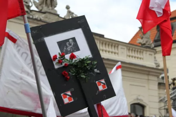 Manifestaciones en Varsovia con motivo del primer aniversario de la muerte de Lech Kaczynski Manifestaciones en Varsovia con motivo del primer aniversario de la muerte de Lech Kaczynski - Sputnik Mundo