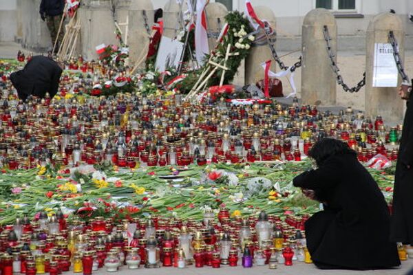 Manifestaciones en Varsovia con motivo del primer aniversario de la muerte de Lech Kaczynski - Sputnik Mundo