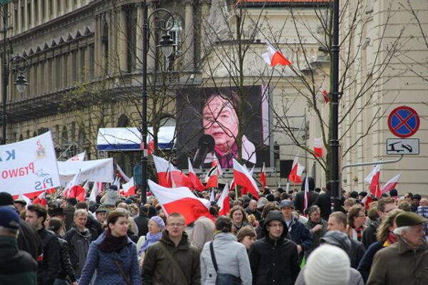 Manifestaciones en Varsovia con motivo del primer aniversario de la muerte de Lech Kaczynski - Sputnik Mundo