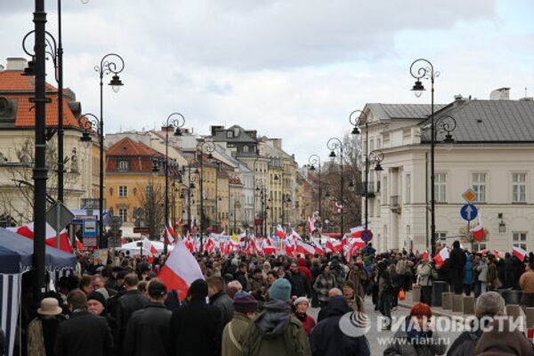 Manifestaciones en Varsovia con motivo del primer aniversario de la muerte de Lech Kaczynski - Sputnik Mundo