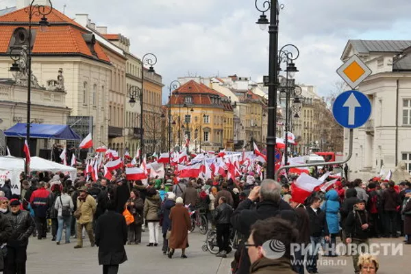 Manifestaciones en Varsovia con motivo del primer aniversario de la muerte de Lech Kaczynski Manifestaciones en Varsovia con motivo del primer aniversario de la muerte de Lech Kaczynski - Sputnik Mundo