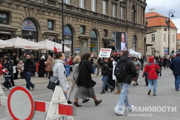 Manifestaciones en Varsovia con motivo del primer aniversario de la muerte de Lech Kaczynski Manifestaciones en Varsovia con motivo del primer aniversario de la muerte de Lech Kaczynski - Sputnik Mundo