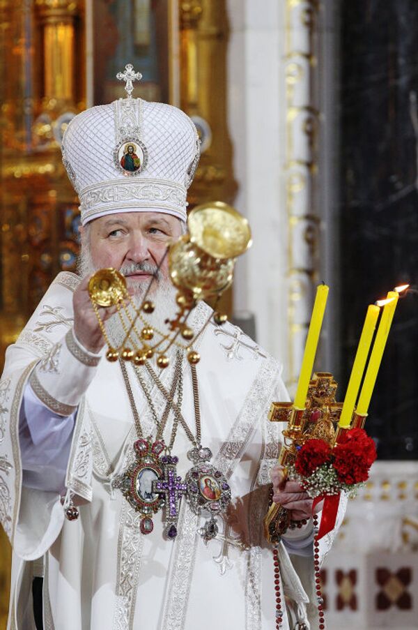 La catedral moscovita de Cristo Salvador celebra la misa de Pascua - Sputnik Mundo