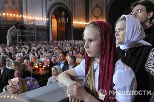 La catedral moscovita de Cristo Salvador celebra la misa de Pascua La catedral moscovita de Cristo Salvador celebra la misa de Pascua - Sputnik Mundo