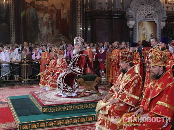 La catedral moscovita de Cristo Salvador celebra la misa de Pascua - Sputnik Mundo