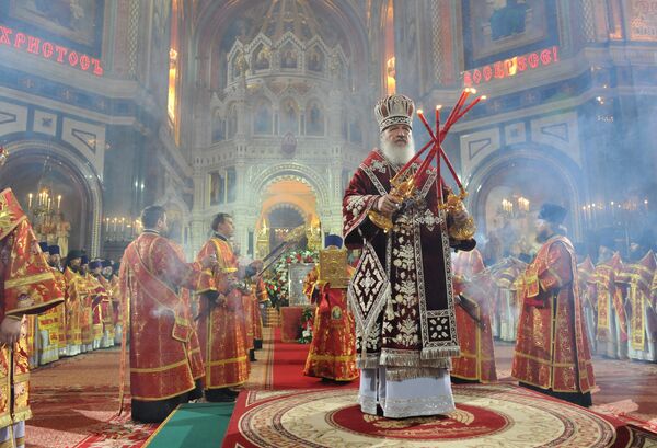 La catedral moscovita de Cristo Salvador celebra la misa de Pascua - Sputnik Mundo