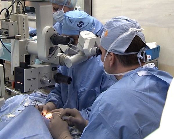Médicos rusos devuelven la vista a un niño de 4 años - Sputnik Mundo