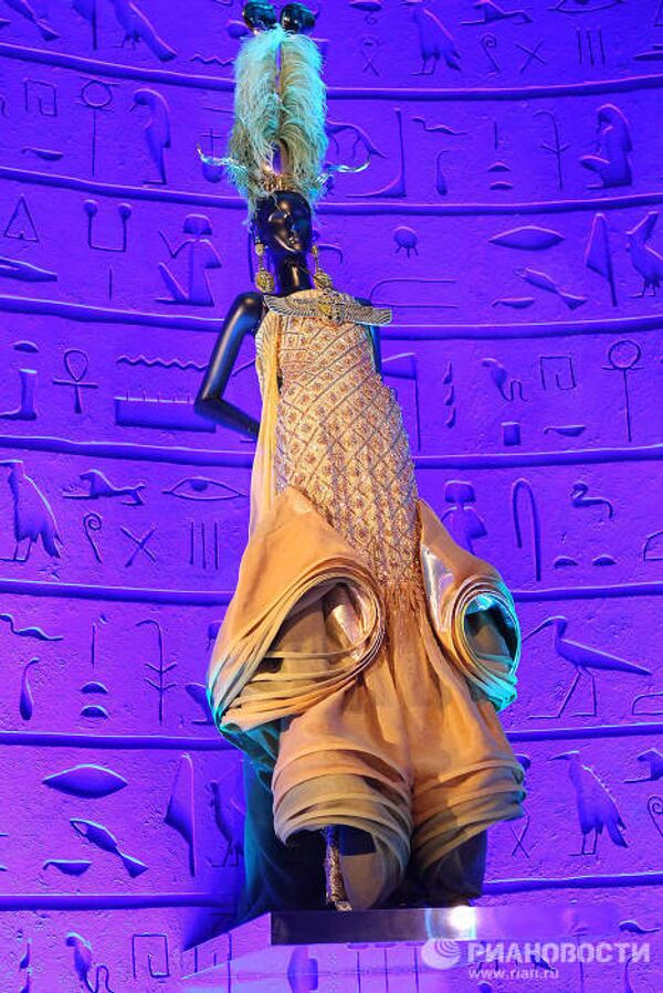 Alta moda y arte. Historia de la Casa Dior en una exposición inaugurada en Moscú Alta moda y arte. Historia de la Casa Dior en una exposición inaugurada en Moscú - Sputnik Mundo