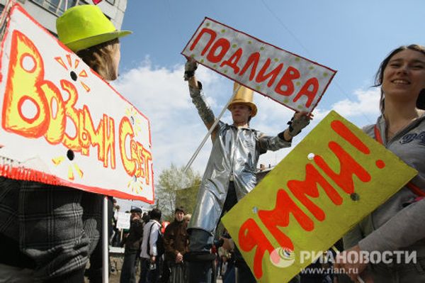 “Monstración” del 1 de mayo en Novosibirsk “Monstración” del 1 de mayo en Novosibirsk - Sputnik Mundo