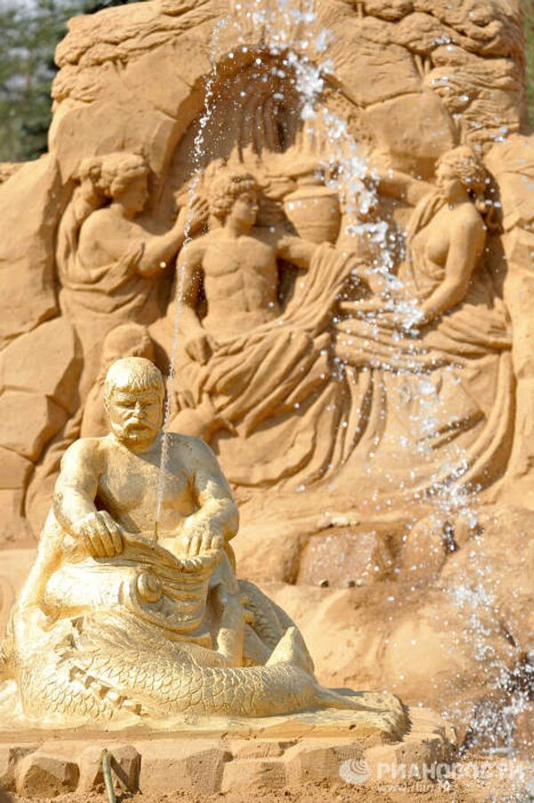 Exhiben en Moscú las réplicas de arena de las fuentes más famosas del mundo  - Sputnik Mundo